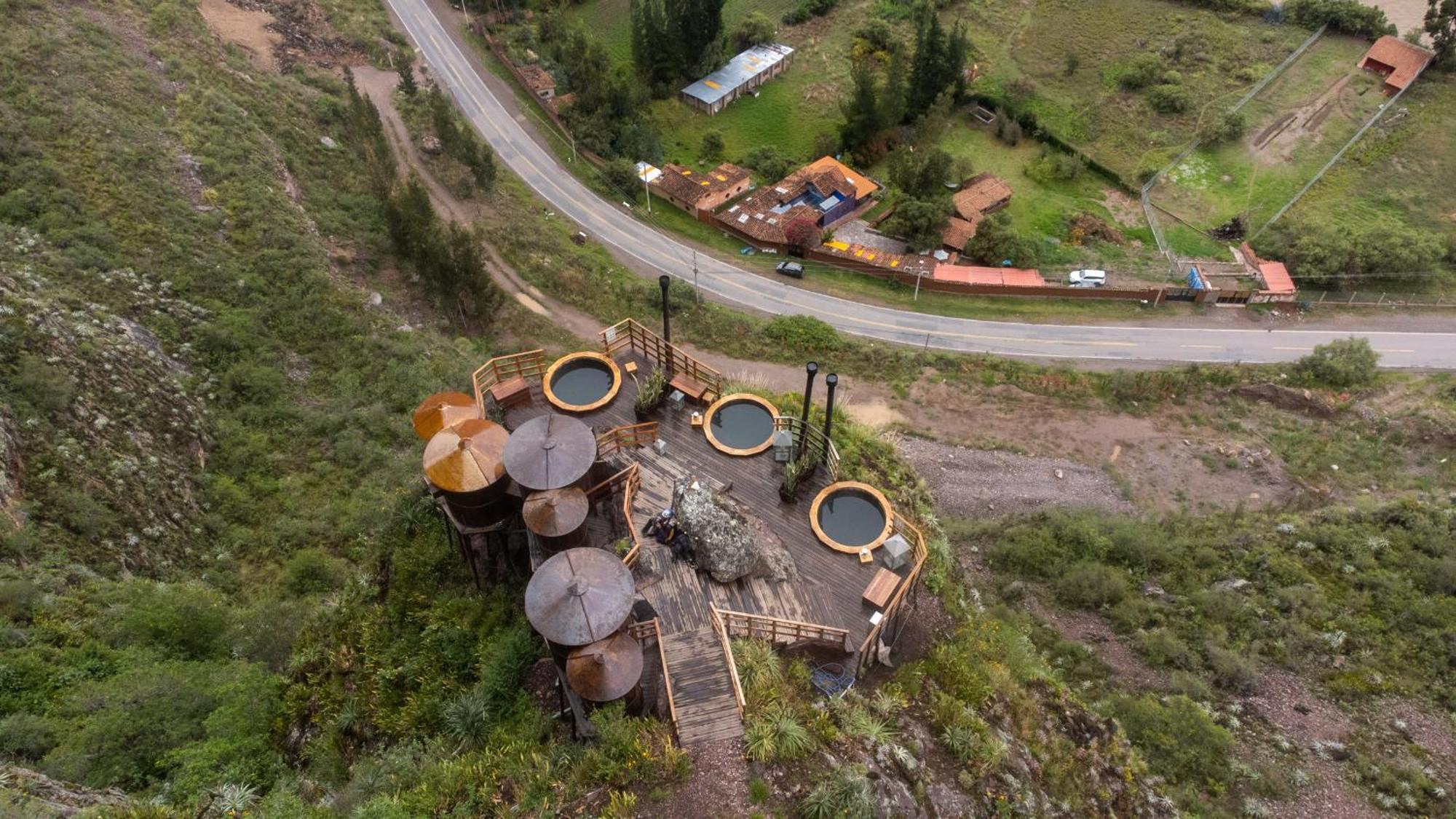 Starlodge Adventure Suites Urubamba Exterior photo